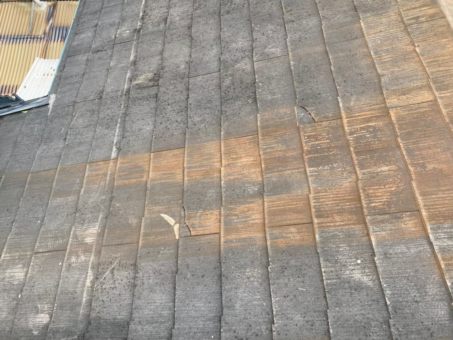 奈良市のカラーベスト屋根補修前